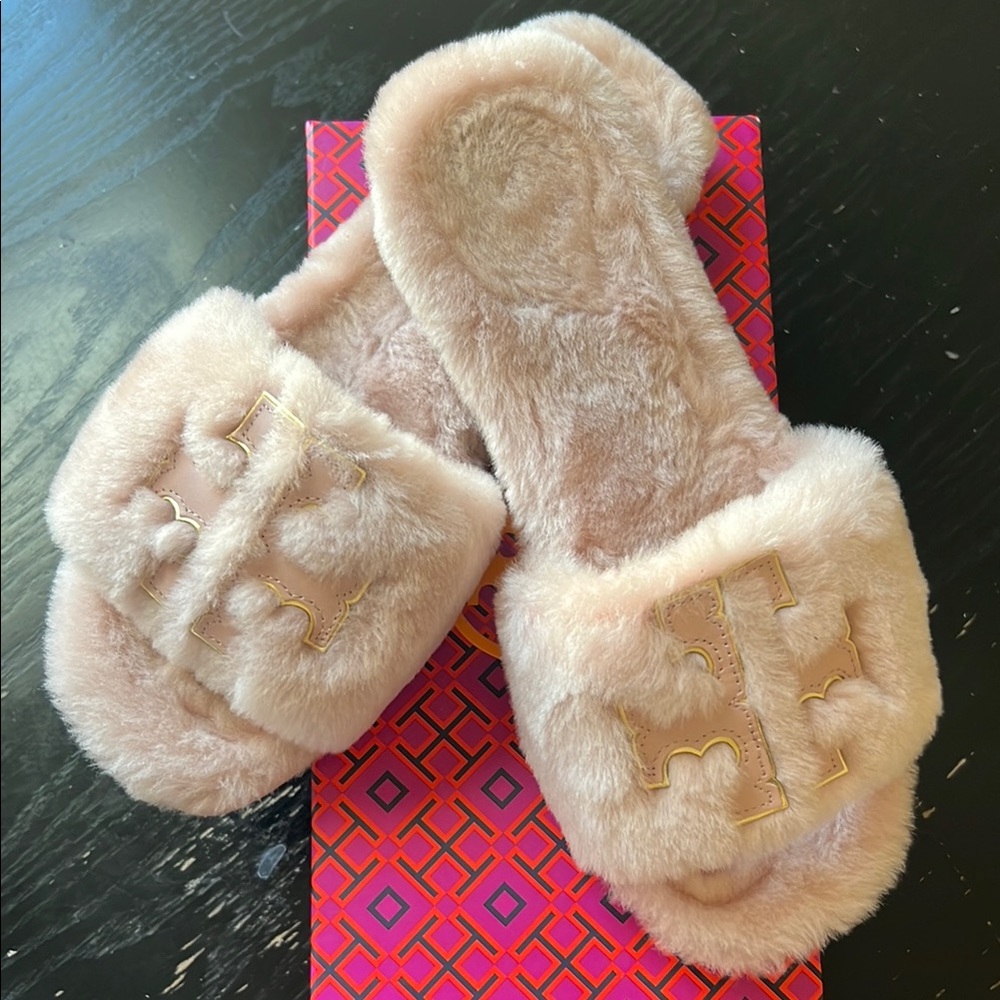Tory Burch Fuzzy Slippers in blush pink